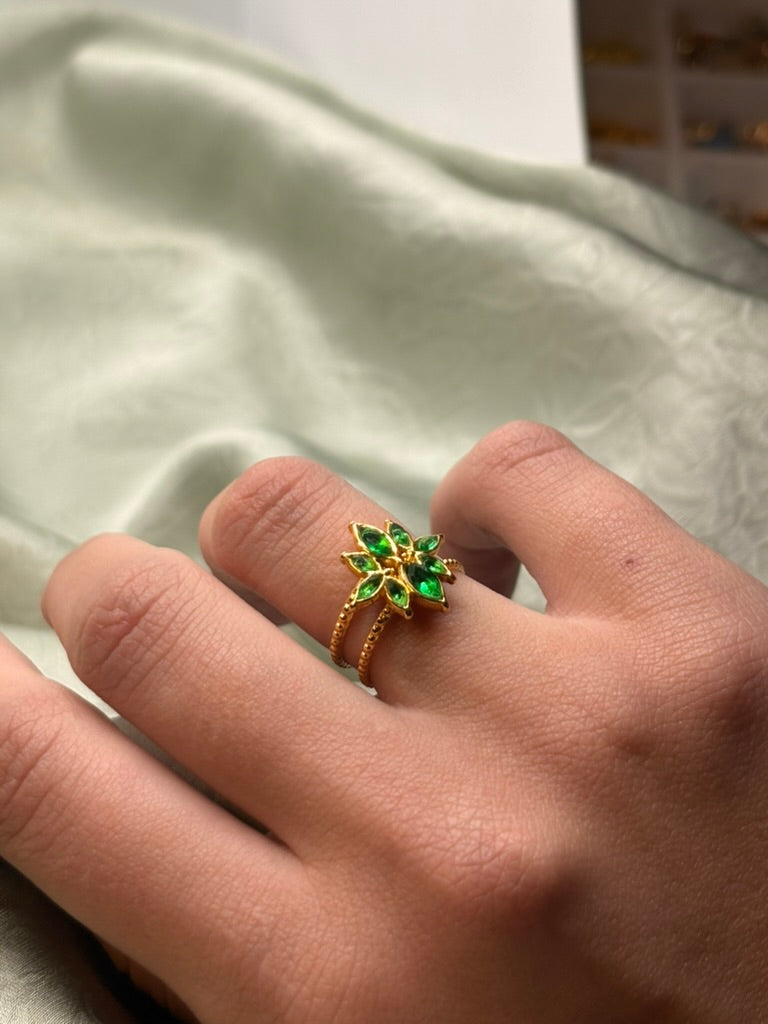 Bague fleur émeraude